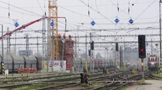 Vlak Eurocity narazil neďaleko Karlštejna do stromu, evakuovali desiatky cestujúcich