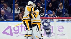 Studeničova premiéra v NHL. Pozornosť však upútal brankár Jarry, ktorý skóroval