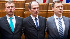 Klub ĽSNS opustili traja poslanci, budú pôsobiť ako nezávislí