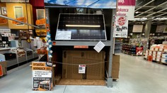 Obchodníci lákajú na balkónové solárne panely. Odborníci varujú, že bezpečnosť aj úspora sú otázne