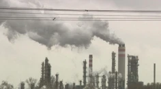 Obyvatelia Bratislavy sa sťažujú na nepríjemný zápach zo Slovnaftu. Rafinéria tvrdí, že im nič nehrozí