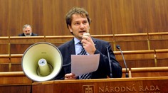 Prieskum: Matovičovci sa zosunuli do pásma ohrozenia
