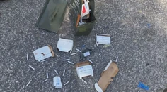 Nezvyčajný nález pri Novákoch: Na ceste ležali špeciálne armádne náboje, ktoré niekomu vypadli z auta