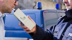 Policajti dali fúkať cyklistovi. Zostali šokovaní, čo im tester ukázal