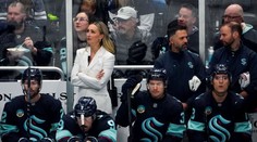 Prvá ženská trénerka klubu NHL. Campbellová vstúpila do histórie