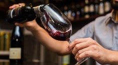 Záujem o víno vo svete klesá, Slovensko nie je výnimkou. Vinohradníci preto hľadajú riešenie