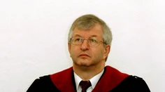 Mazák: Prezident nemusí vymenovať naraz ústavných sudcov