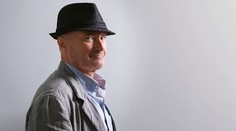 Spevák Phil Collins je po 13-ročnej prestávke späť