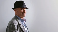 Spevák Phil Collins je po 13-ročnej prestávke späť