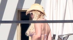Jessica Simpson ukázala zadok. Toto že je ovisnuté pozadie!?