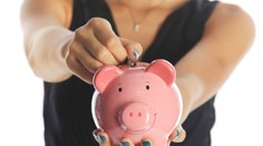 Česi sú šporovlivejší ako Slováci. Pozrite sa, o koľko viac si ušetria