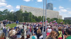 V Bratislave sa konal protivládny protest, zišlo sa niekoľko stoviek ľudí