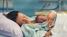 Sestrička 12 hodín nepila, nejedla, ani nešla na WC. Čerstvá mamička chváli personál slovenskej nemocnice