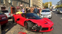 Ferrari so slovenskou "ešpézetkou" havarovalo v Budapešti. Okamih nehody na videu