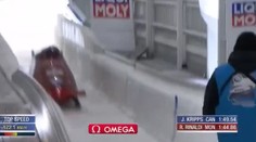 Počas pretekov štvorbobov išlo o život. Ľadára delili od tragédie stotiny sekundy