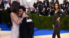 The Weeknd sa od Seleny ani nepohol. Bývalej nepomohla ani nahota