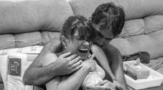 Nádherné fotografie zachytávajú emócie oteckov pri pôrode