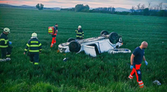 Vodičovi už pomôcť nedokázali. Auto sa pri tragickej nehode prevrátilo na strechu