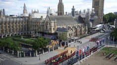 Naživo z Londýna: David Beckham si vystál 12-hodinový rad ku kráľovnej spolu s bežnými ľuďmi