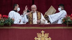 Pápež predniesol tradičné vianočné posolstvo. Okrem dialógu počas pandémie spomenul aj jedno varovanie
