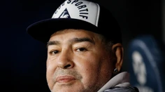 Zvrat v prípade Maradonovej smrti.  Podľa médií polícia obvinila jeho lekára