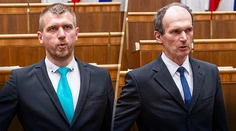 Polícia obvinila dvoch poslancov. Mali sa dopustiť nebezpečného vyhrážania