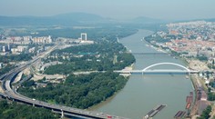 Prístavný most v Bratislave od pondelka čiastočne uzavrú. Obmedzenia na ňom potrvajú 48 dní