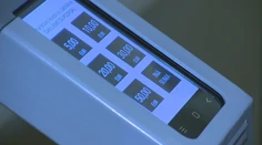 Moderné milodary sú stále populárnejšie. Veriaci už drobné vo vrecku hľadať nemusia