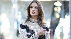 Toto bude naj outfit tohto týždňa. Modelka v prekrásnych minišatách