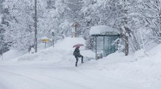 V desiatich okresoch Slovenska by mohlo do soboty napadnúť až pol metra snehu