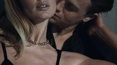 Kráska z Victoria´s Secret a sexy herec sú zárukou reklamy plnej erotiky