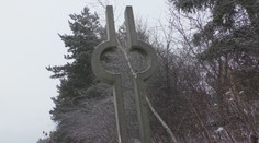 V Prievidzi ukradli vzácne bronzové erby. Zlodejovi museli dať zabrať, dokopy mali 60 kilogramov