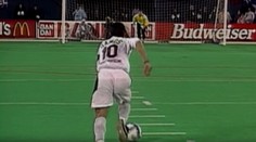 VIDEO: Samostatný nájazd miesto penalty? Aj to ponúkla história futbalu