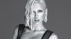 Nahá v magazíne! Túto speváčku na prvý pohľad nespoznáte