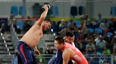 Mongol prišiel o bronz, tréneri na protest predviedli striptíz