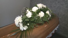 Zdesenie na pohrebe nad rakvou príbuzného, na juhu Slovenska omylom vymenili nebohých