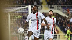 Neapol nedokázal skórovať a prehral. AC Miláno stiahlo manko na svojho rivala