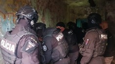 Dvaja muži na východe skončili v putách. Mladé ženy násilím nútili k prostitúcii