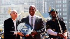 Keď odchádza legenda. Groat bol jedným z 13 ľudí, ktorí hrali bejzbalovú MLB i basketbalovú NBA