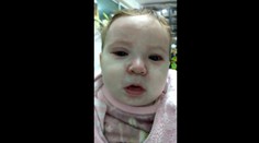 Nahnevavá mama zverejnila fotku bábätka. Nakazilo ho nezaočkované dieťa