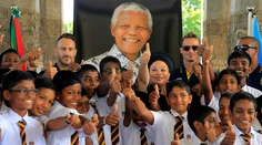 Juhoafričania spomínajú na Nelsona Mandelu, dnes by sa dožil 100 rokov