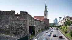 Na ulici, kde Dědeček zabil päť ľudí, zúžia jazdné pruhy. Vodičov to má prinútiť dodržiavať rýchlosť