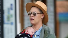 Dieťa slávnej speváčky rastie ako z vody. Ten úsmev hovorí za všetko