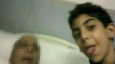 Vysmiaty chlapec sa odfotil s mŕtvym starým otcom. A vraj za ním smúti