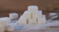 Nie soľ, ale pomaly to bude cukor nad zlato. Opäť si zaň priplatíme