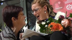 Nehovorí a je uväznená v nevládnom tele. Aj tak napísala knihu a urobila veľké gesto