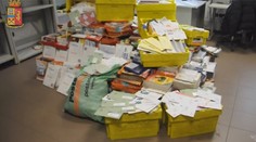 Poštár roky nedoručoval ľuďom zásielky. Pozrite sa, čo ukrýval v garáži