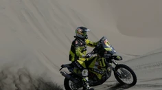 Piata etapa Rely Dakar nedopadla pre Svitka dobre. Spadol až sedemkrát
