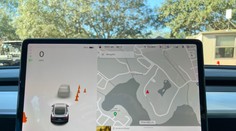 Ako dlho vám trvá nastaviť  klímu či rádio? Čím je auto modernejšie, tým je nebezpečnejšie