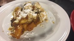 Tekvicovo-jablkový koláč s mrveničkou a zmrzlinou